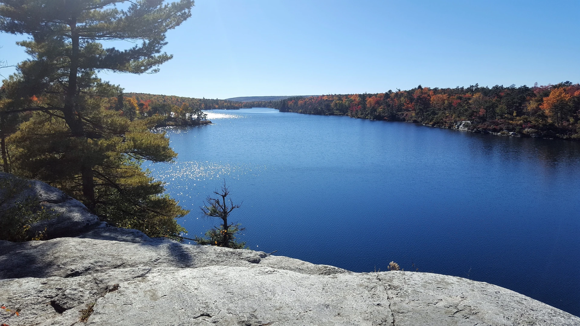 An image depicting the trail Lake Awosting and Lake Minnewaska via Upper Awosting Carrigeway and its surrounding area.