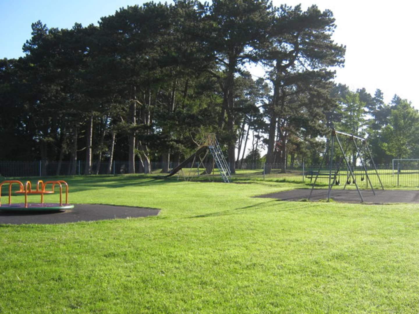 An image depicting the trail Mowden Park Loop and its surrounding area.