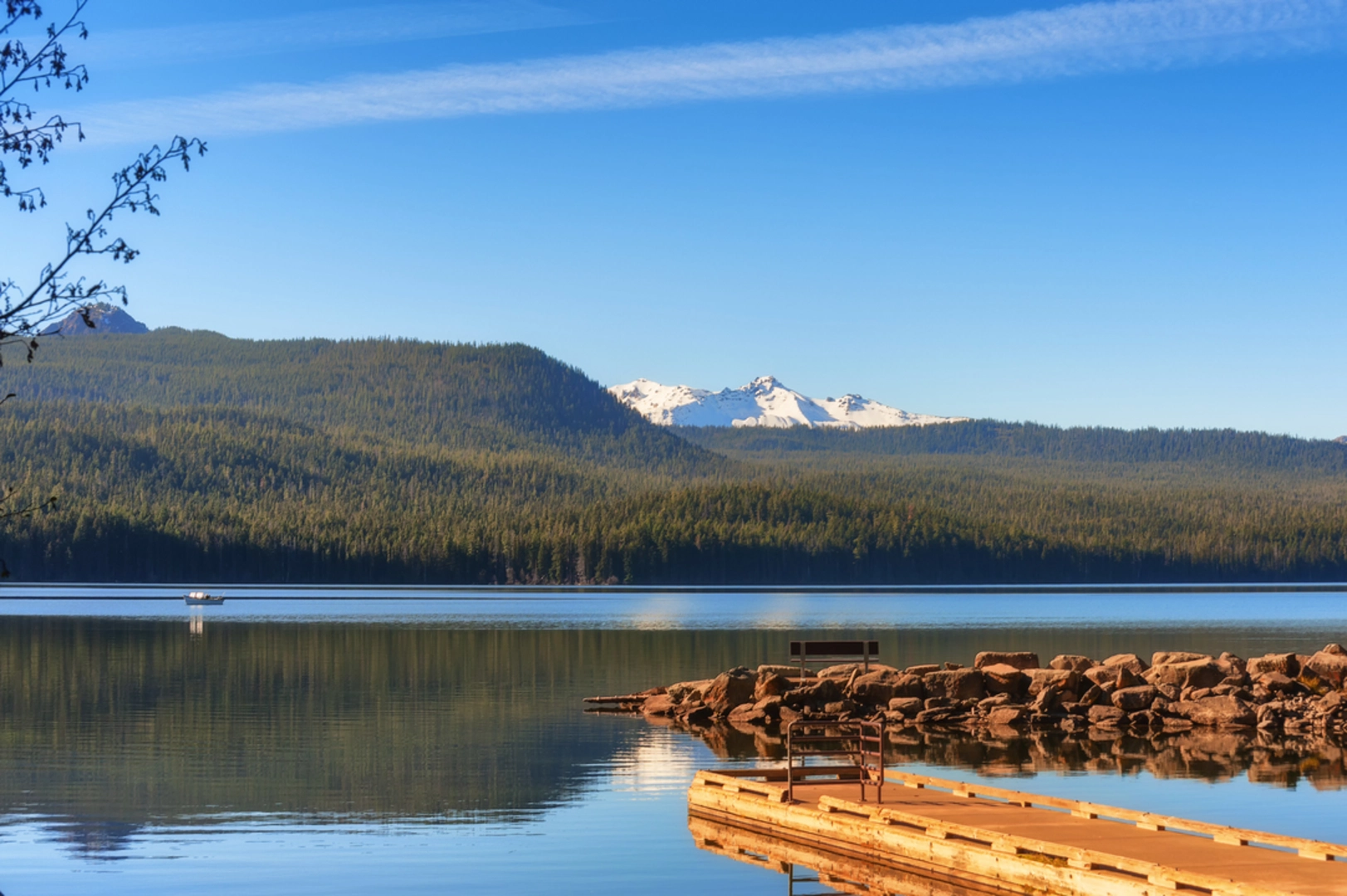 An image depicting the trail Maiden Lake Trail and its surrounding area.