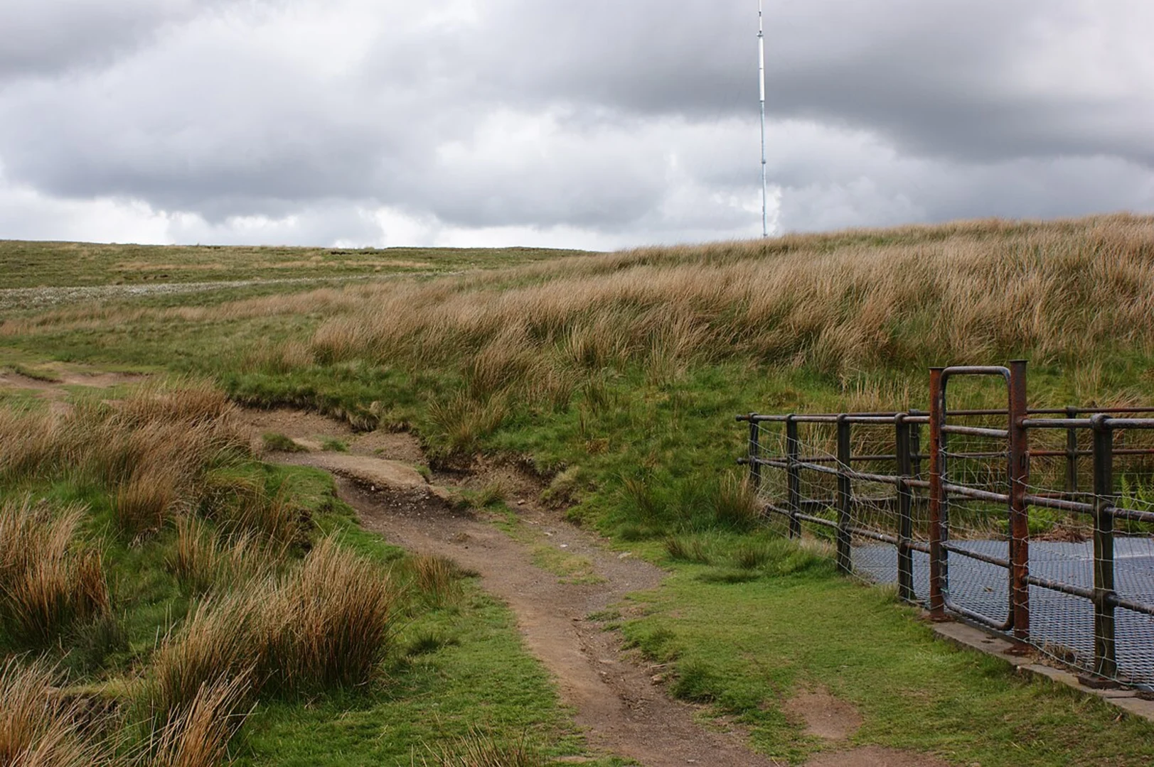 An image depicting the trail Rivington to White Coppice Loop via Anglezarke Reservoir and its surrounding area.