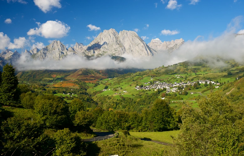 Col de Pau and Col de Burcq