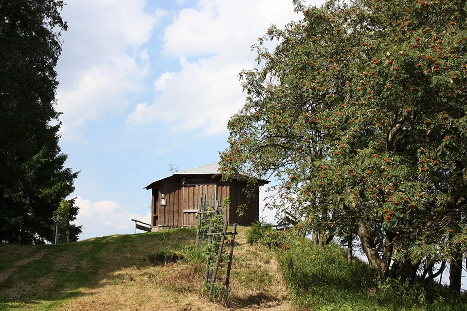 An image depicting the trail Großer Finsterberg via Leitweg and its surrounding area.
