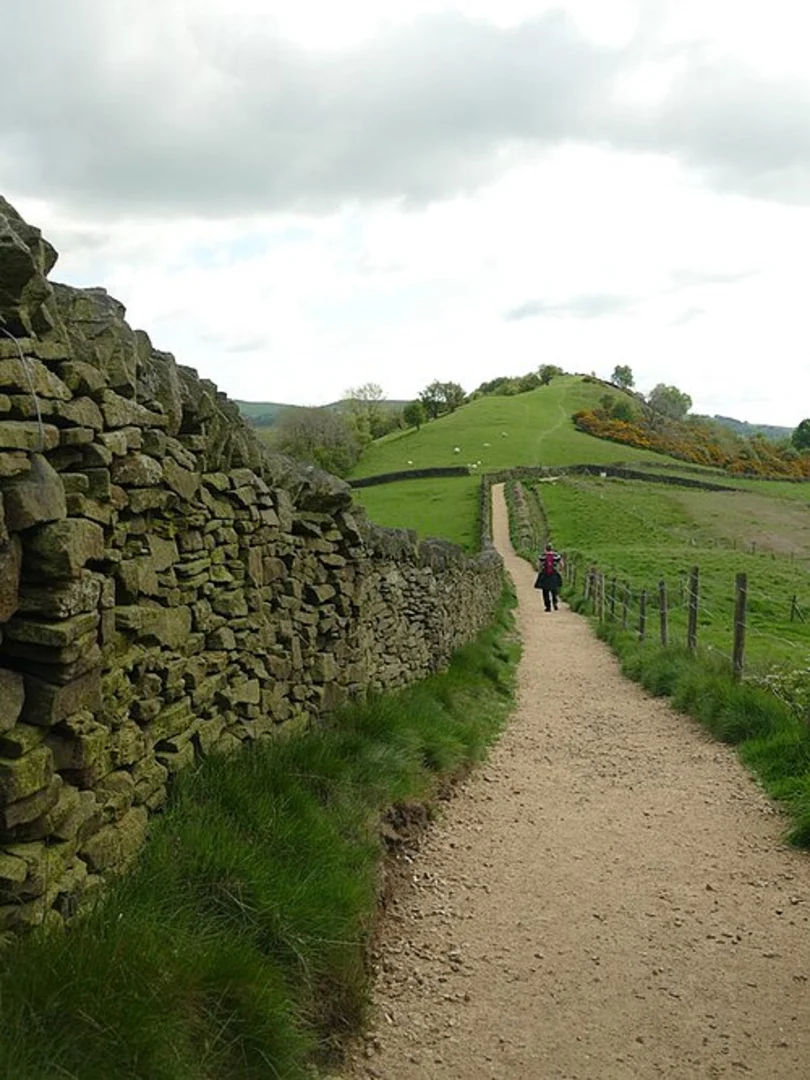 An image depicting the trail Bollington, Kerridge and Rainowlow Loop via Kerridge Hill and its surrounding area.