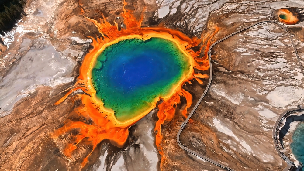 An image depicting the trail Yellowstone National Park and its surrounding area.