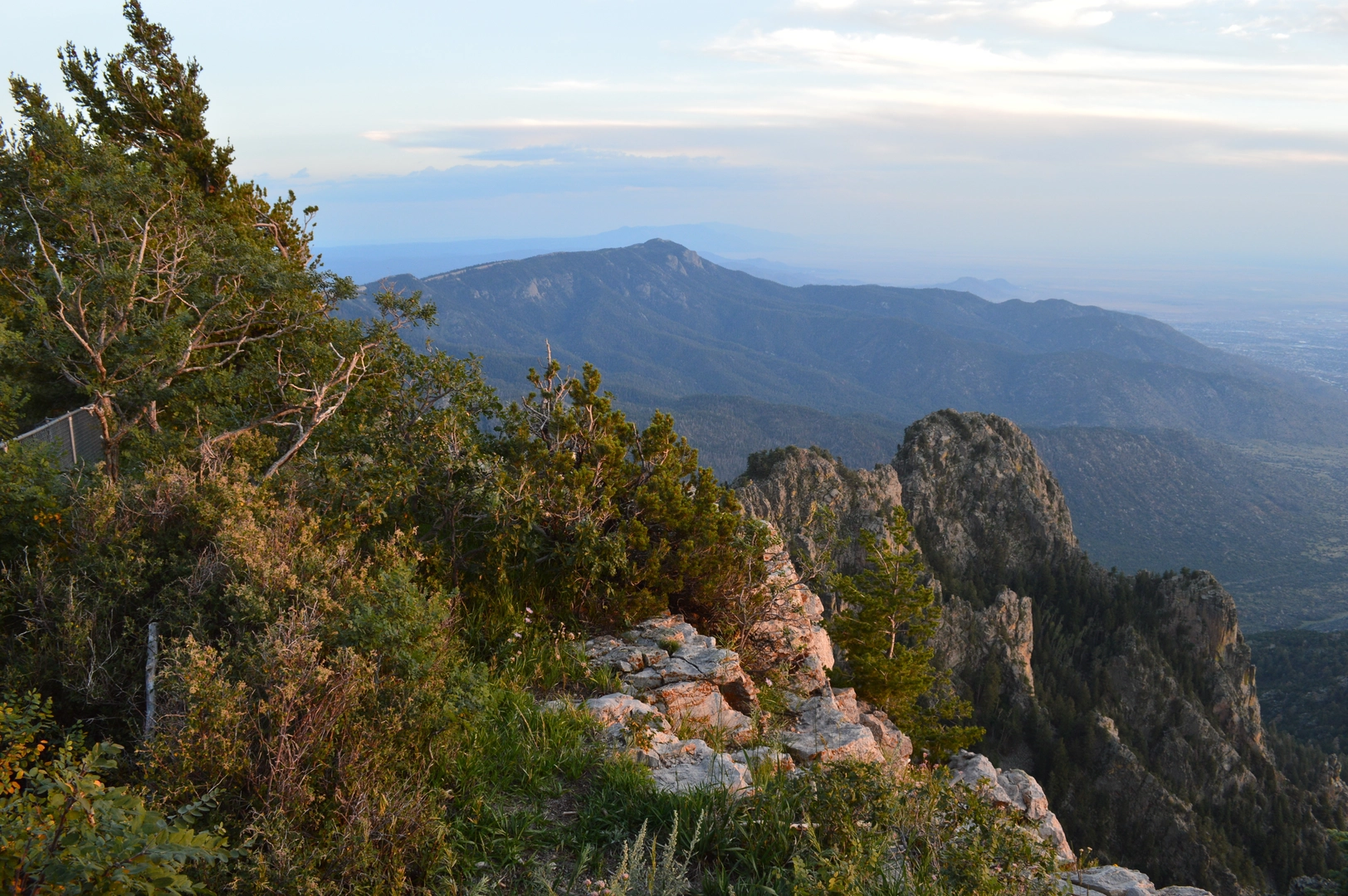 An image depicting the trail Skyline Trail and its surrounding area.