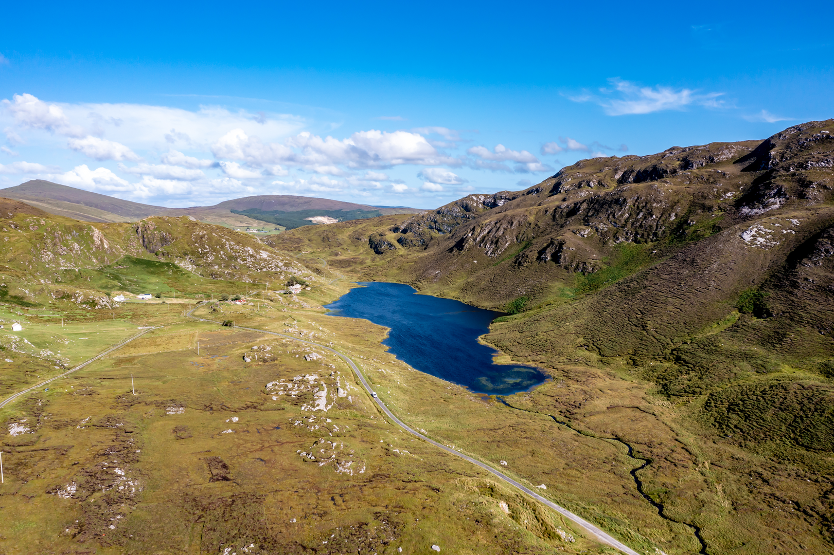 An image depicting the trail Slí Cholmcille - Sli Dhun na nGall and its surrounding area.