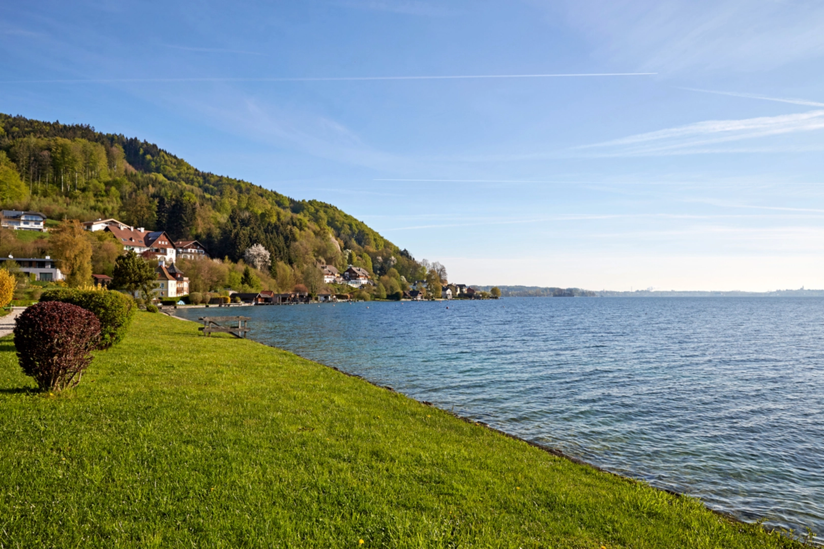 An image depicting the trail Pfarrer Salettl in Nußdorf am Attersee - Reitherweg and its surrounding area.