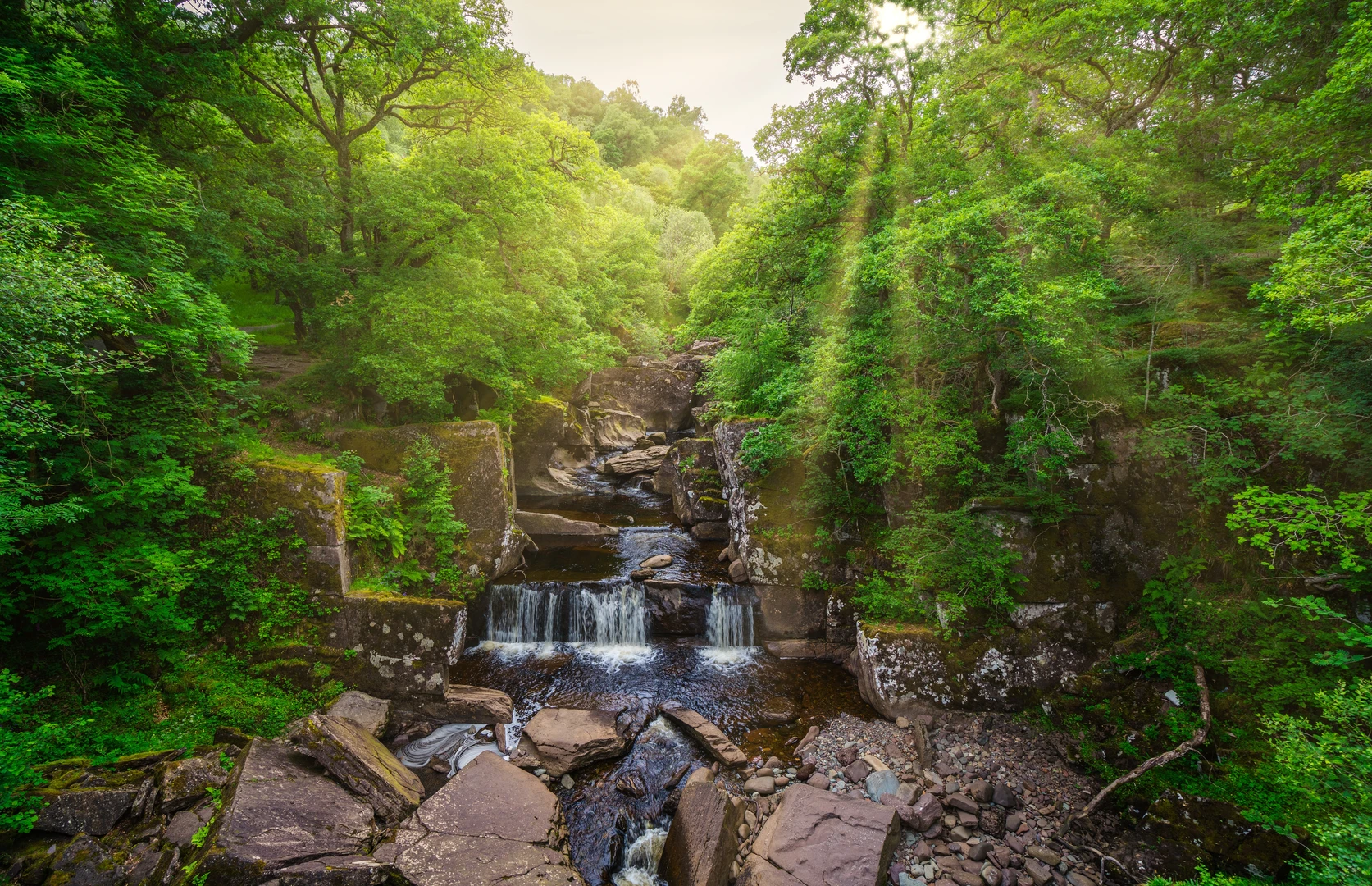 An image depicting the trail Bracklinn Falls, Coire Eas na Callich and Callander Craig Loop and its surrounding area.