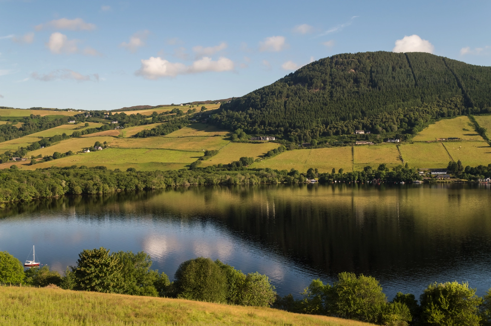 An image depicting the trail Loch Ness 360 Trail and its surrounding area.