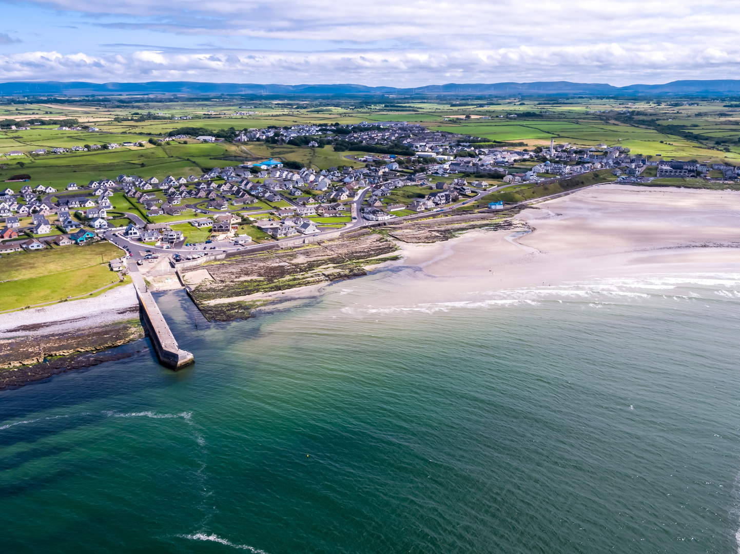 An image depicting the trail Enniscrone Coastal Loop and its surrounding area.