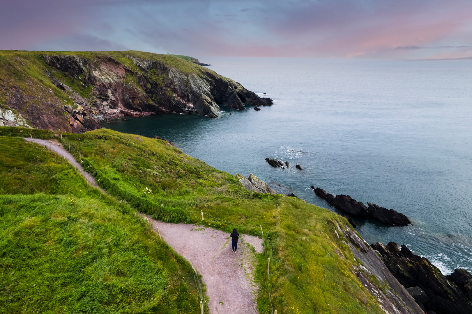 An image depicting the trail Capel Way Coastal Trail Island Loop and its surrounding area.