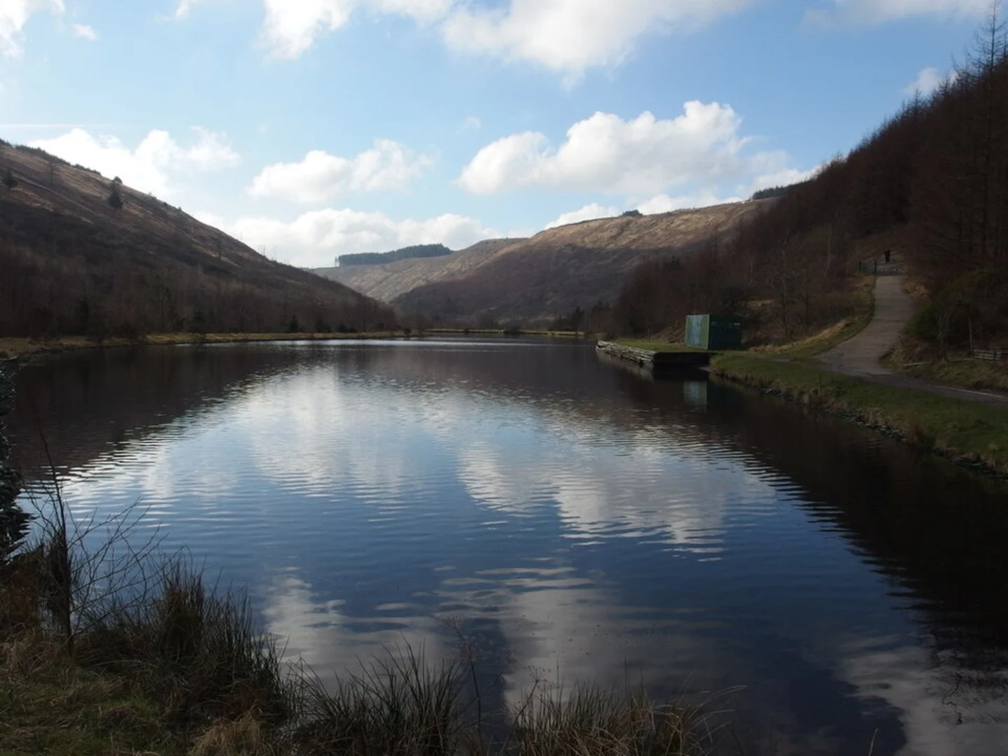 An image depicting the trail Glyncorrwg Ponds and its surrounding area.