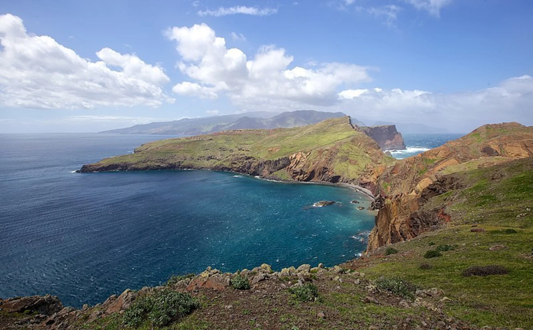 An image depicting the trail PR 8 Footpath of Ponta de S Lourenço and its surrounding area.