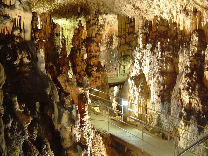 Biserujka Cave Trail