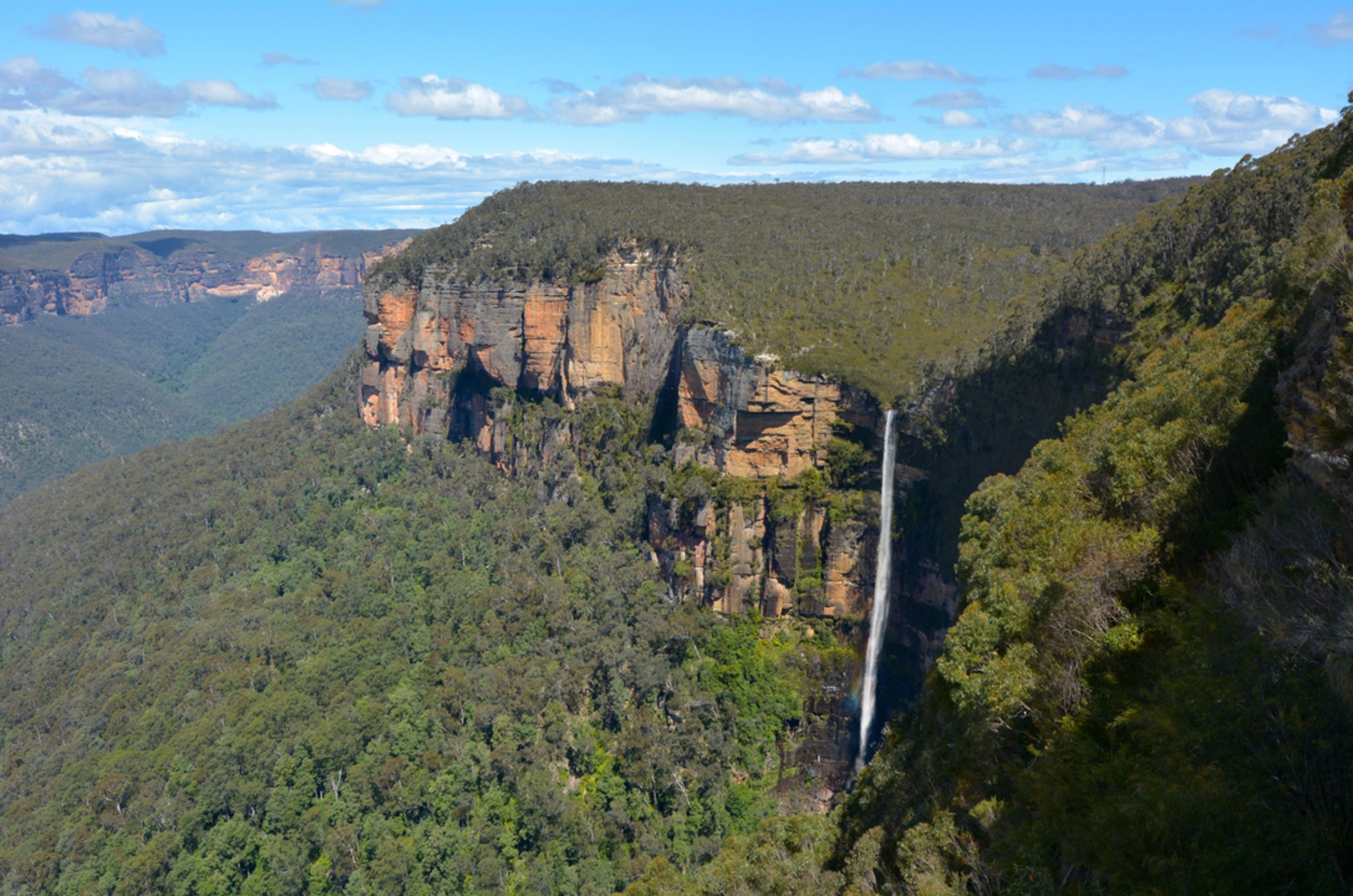 An image depicting the trail Dardanelles Pass Loop Track and its surrounding area.