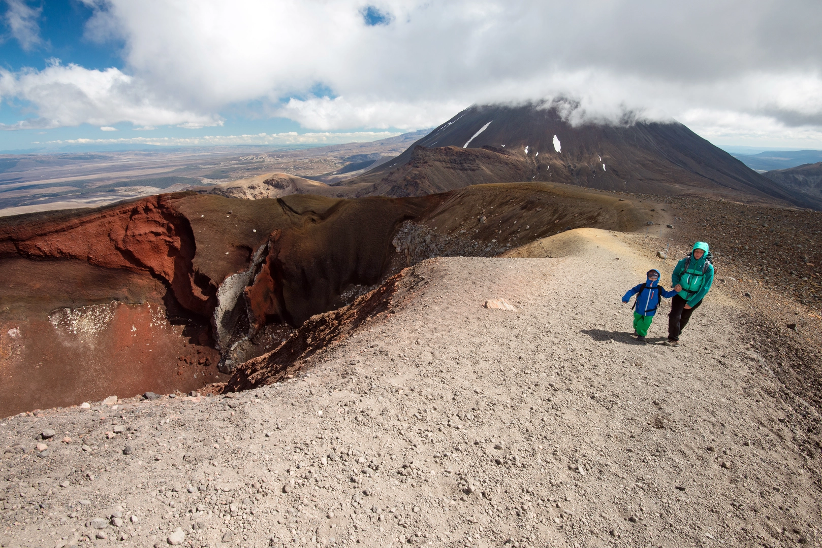 An image depicting the trail Oturere Hut and its surrounding area.