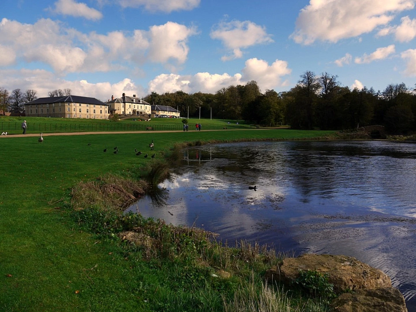 An image depicting the trail Huthwaite - Brierly Forest Park and Hardwick Hall Country Park and its surrounding area.