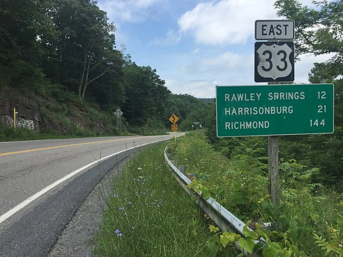 An image depicting the trail Meadow Knob via Mud Pond Gap Trail and its surrounding area.