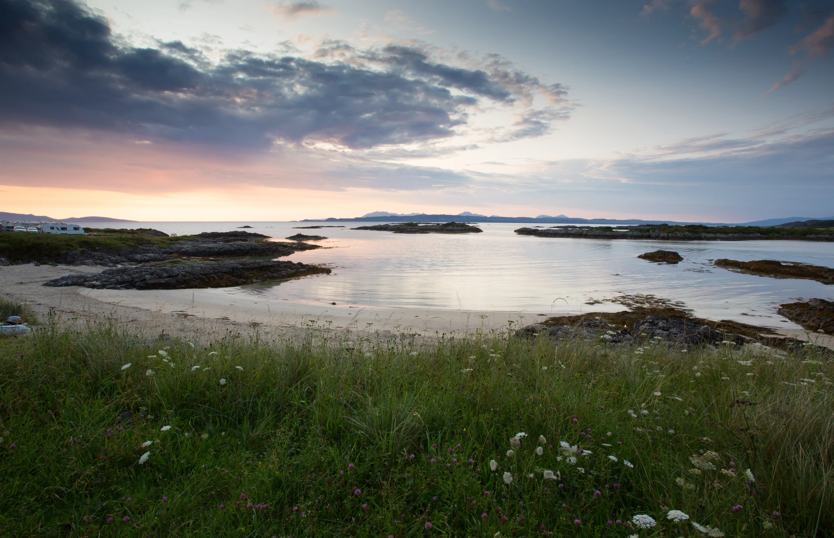 An image depicting the trail Traigh na Cleabhaig and Rubh an Teampaill and its surrounding area.