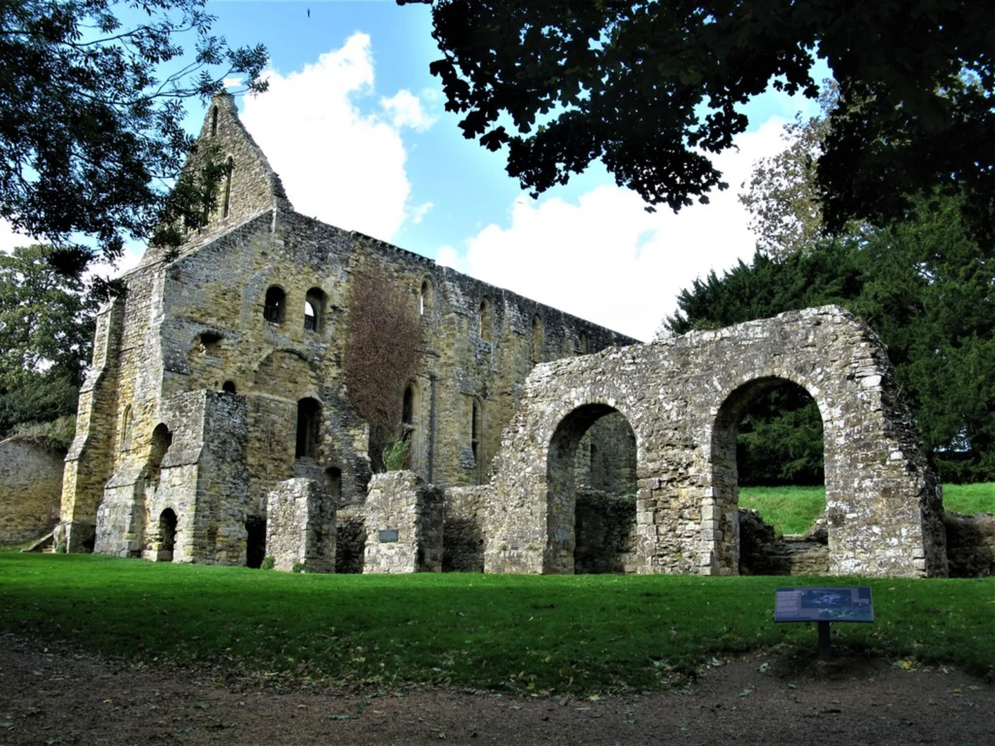An image depicting the trail Battle Abbey Loop and its surrounding area.