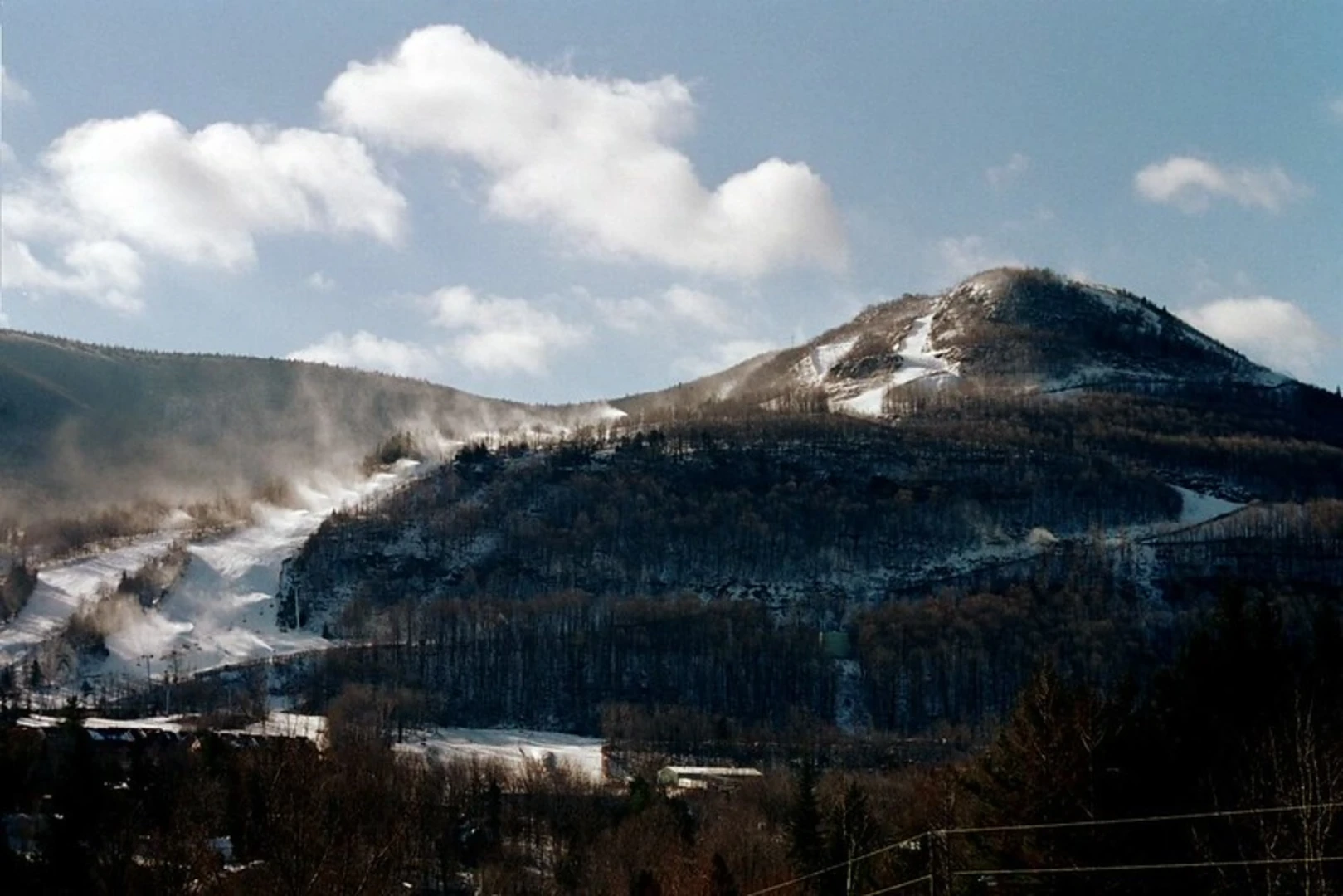 An image depicting the trail Hunter Mountain via Devil's Path and Spruceton Trail and its surrounding area.