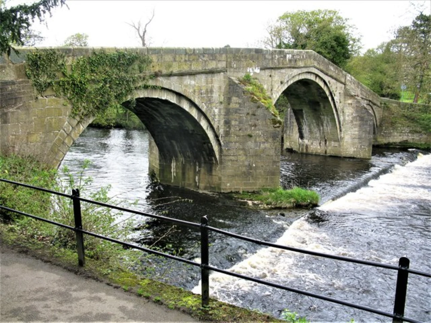 An image depicting the trail Middleton Circular Walk and its surrounding area.