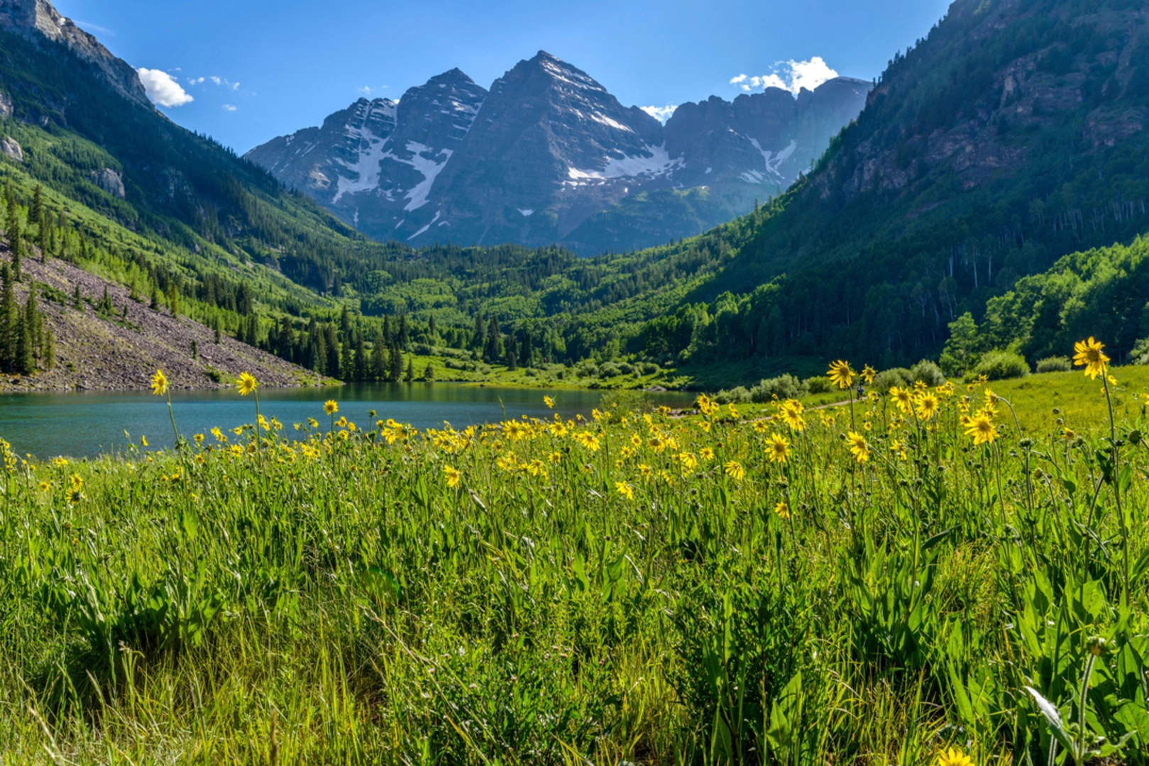 An image depicting the trail Copper Pass Spur Trail via East Maroon Trail and its surrounding area.