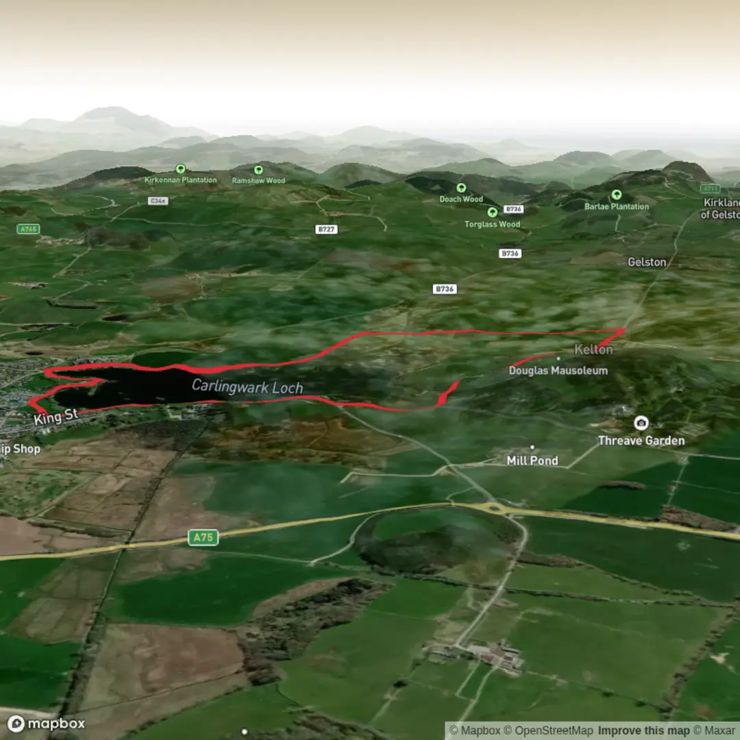 An image depicting the trail Carlingwark Loch Walk and its surrounding area.