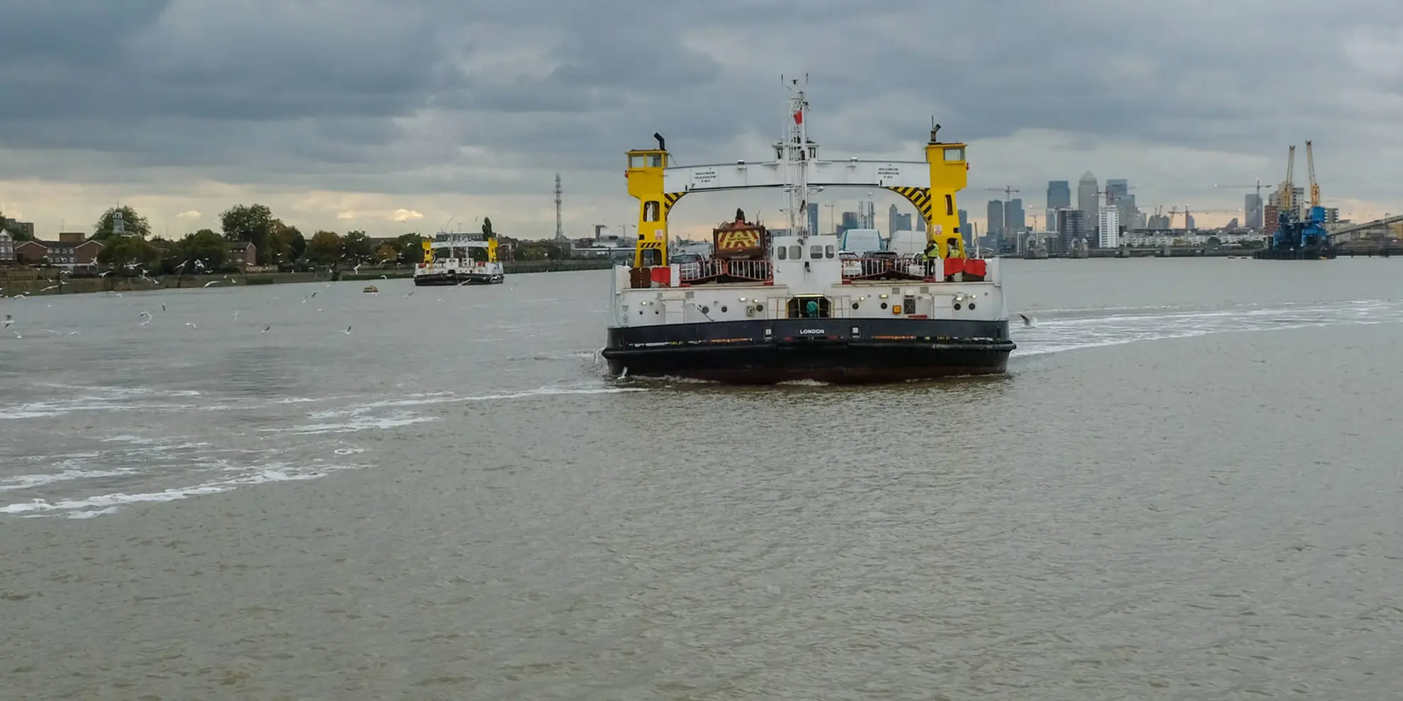 An image depicting the trail Thames Path in South East and its surrounding area.