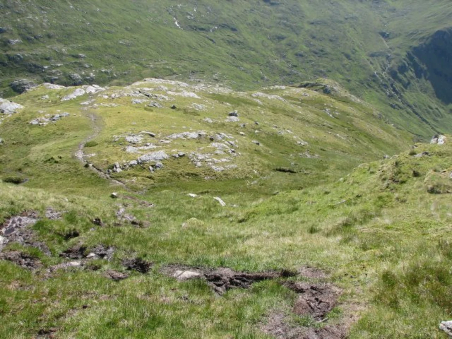 An image depicting the trail Sgùrr Breac and its surrounding area.