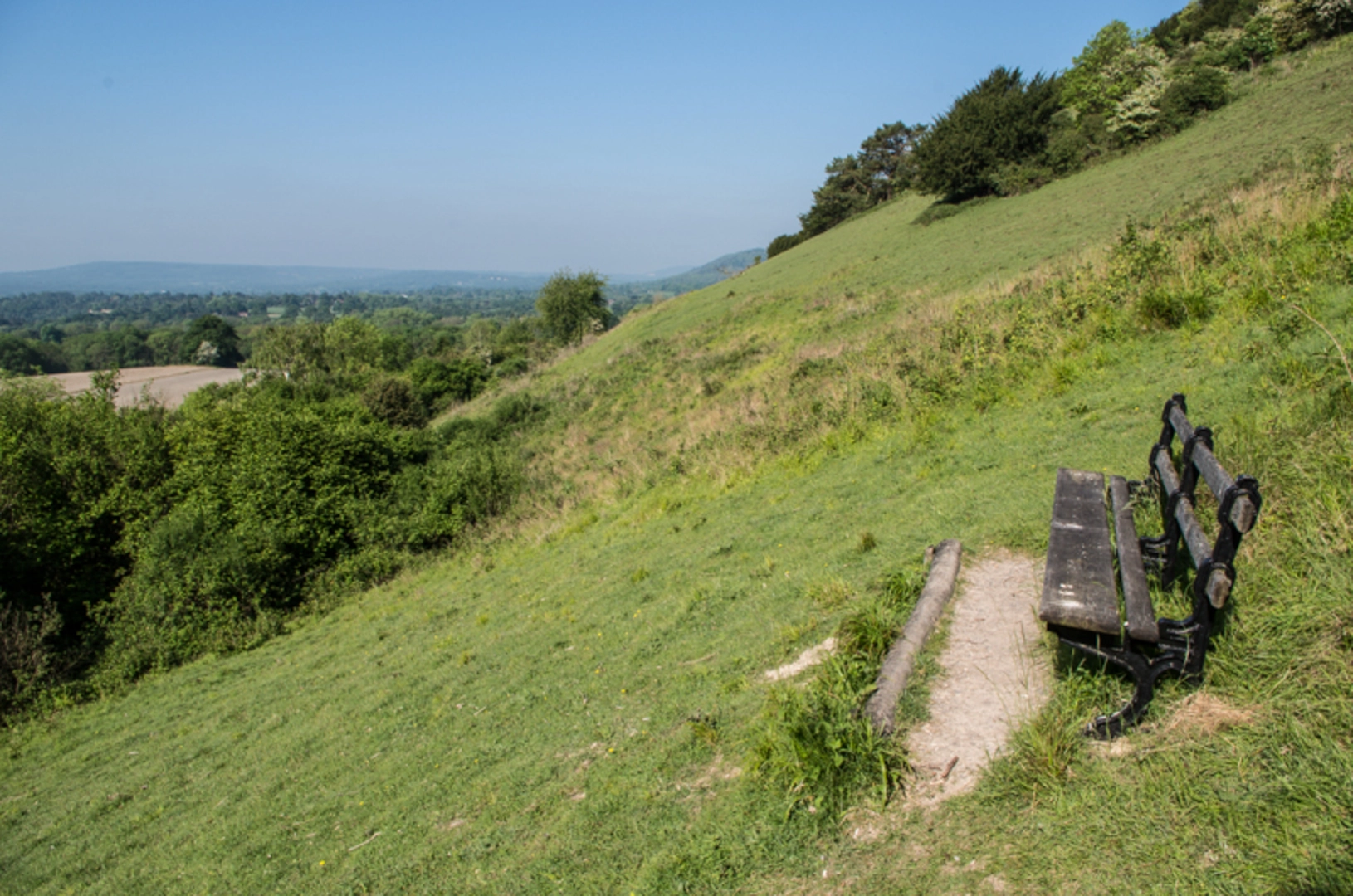 An image depicting the trail Reigate Circular Walk and its surrounding area.