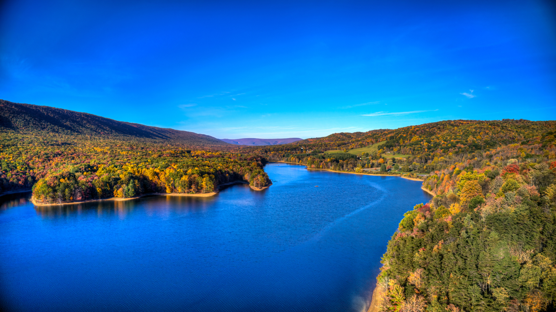 An image depicting the trail Evitts Mountain via Evitt's Mountain Homesite Trail and its surrounding area.