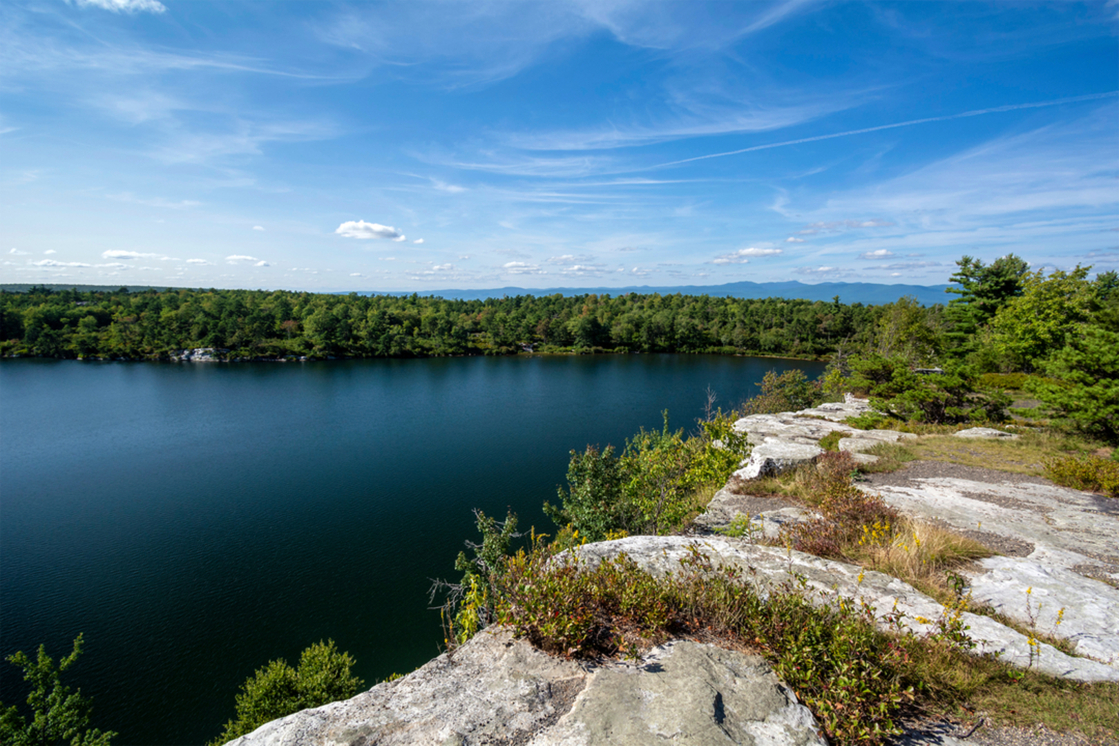 An image depicting the trail Lake Awosting and Dwaar Kill and its surrounding area.