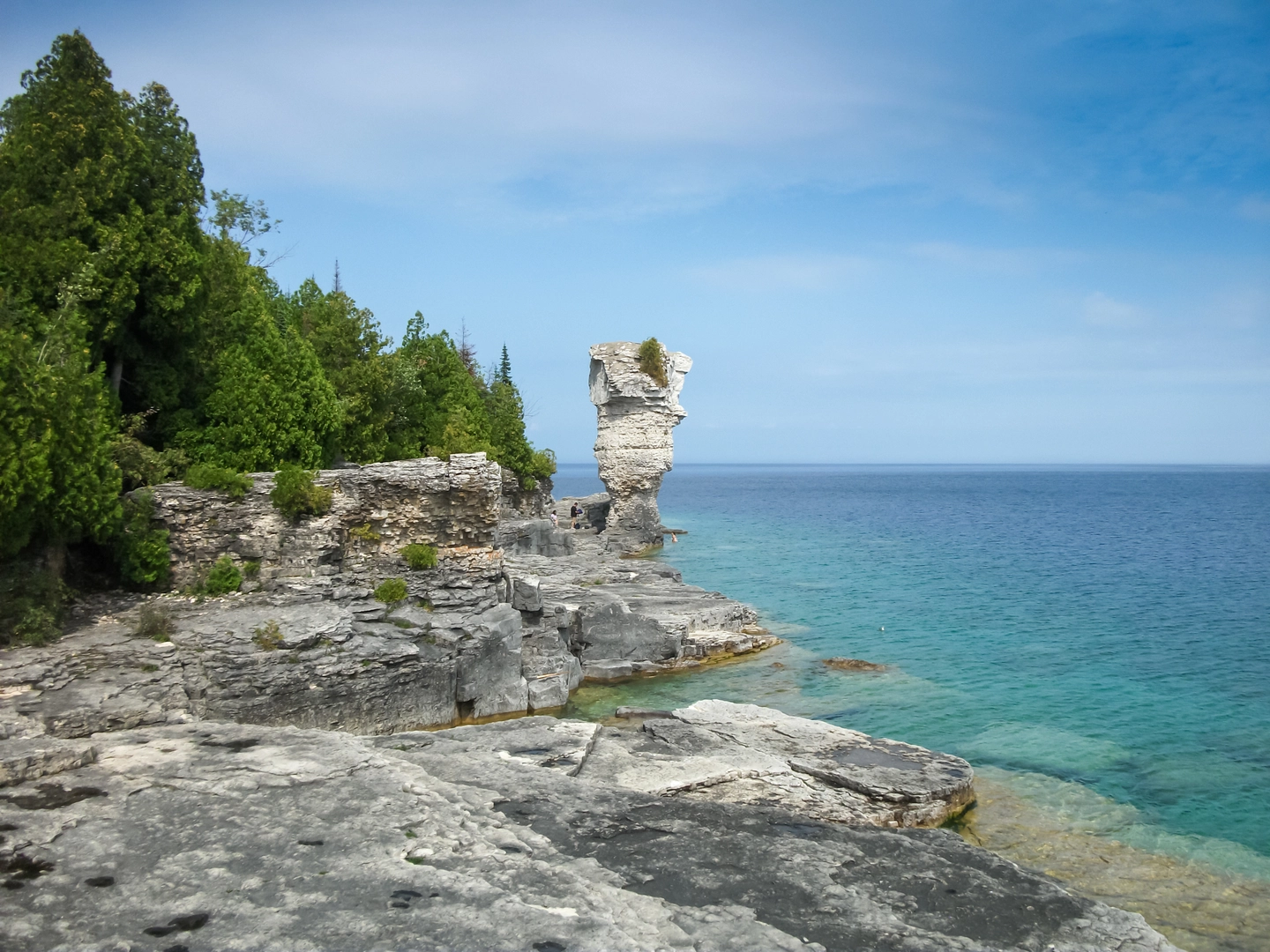 An image depicting the trail The Bruce Trail and its surrounding area.
