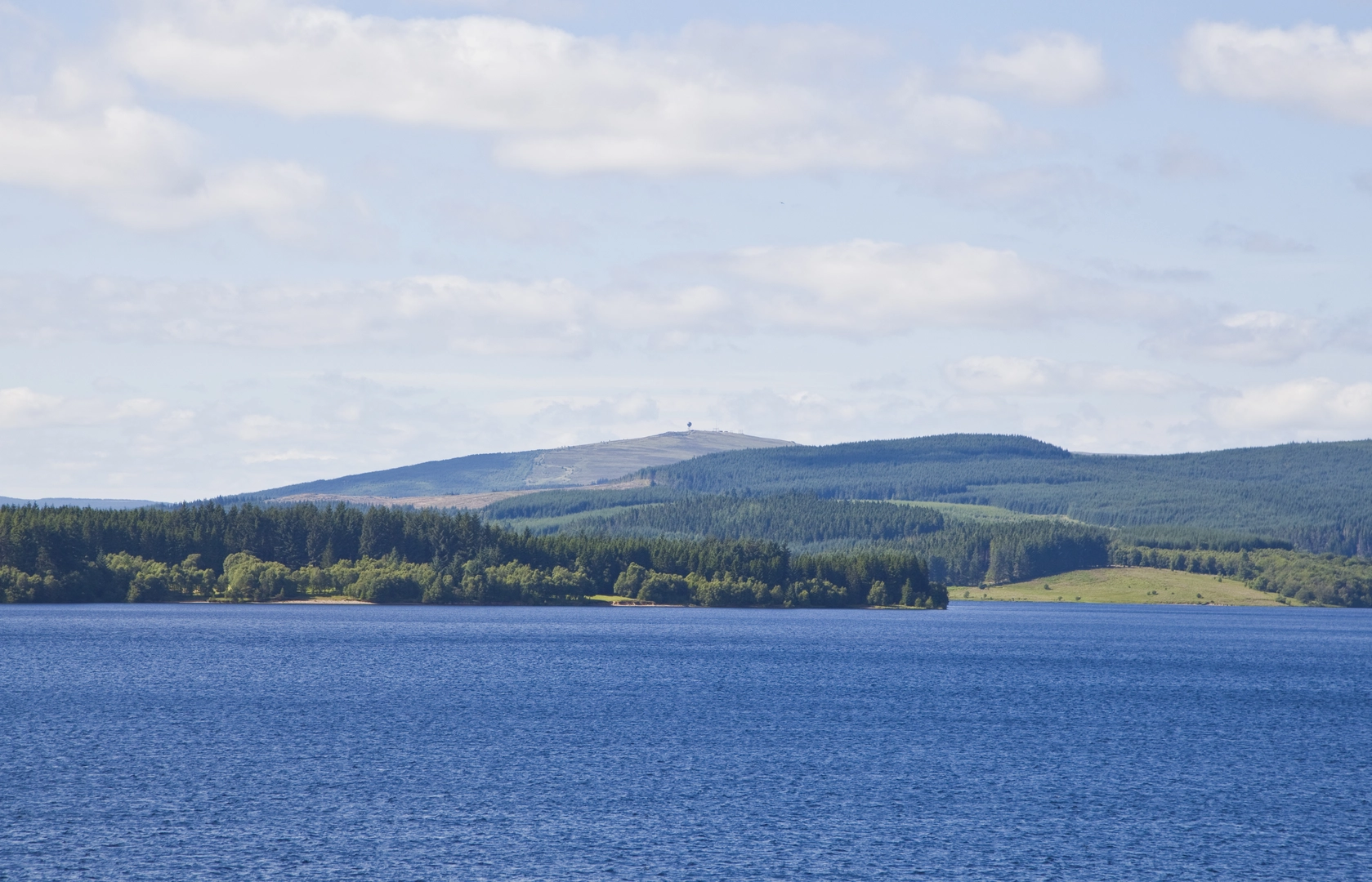 An image depicting the trail Bull Crag Peninsula Loop via Kielder Water and Whickhope and its surrounding area.