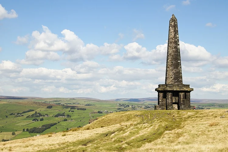 Stoodley Pike and Withens Clough Reservoir via Mary Towneley Loop
