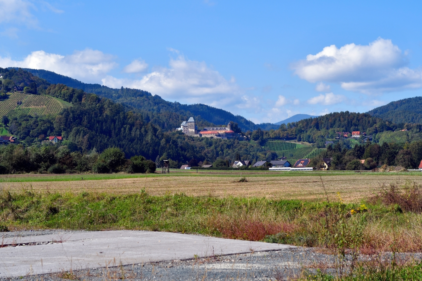 An image depicting the trail Deutschlandsberg - Klause and Old Breinmühle Loop and its surrounding area.