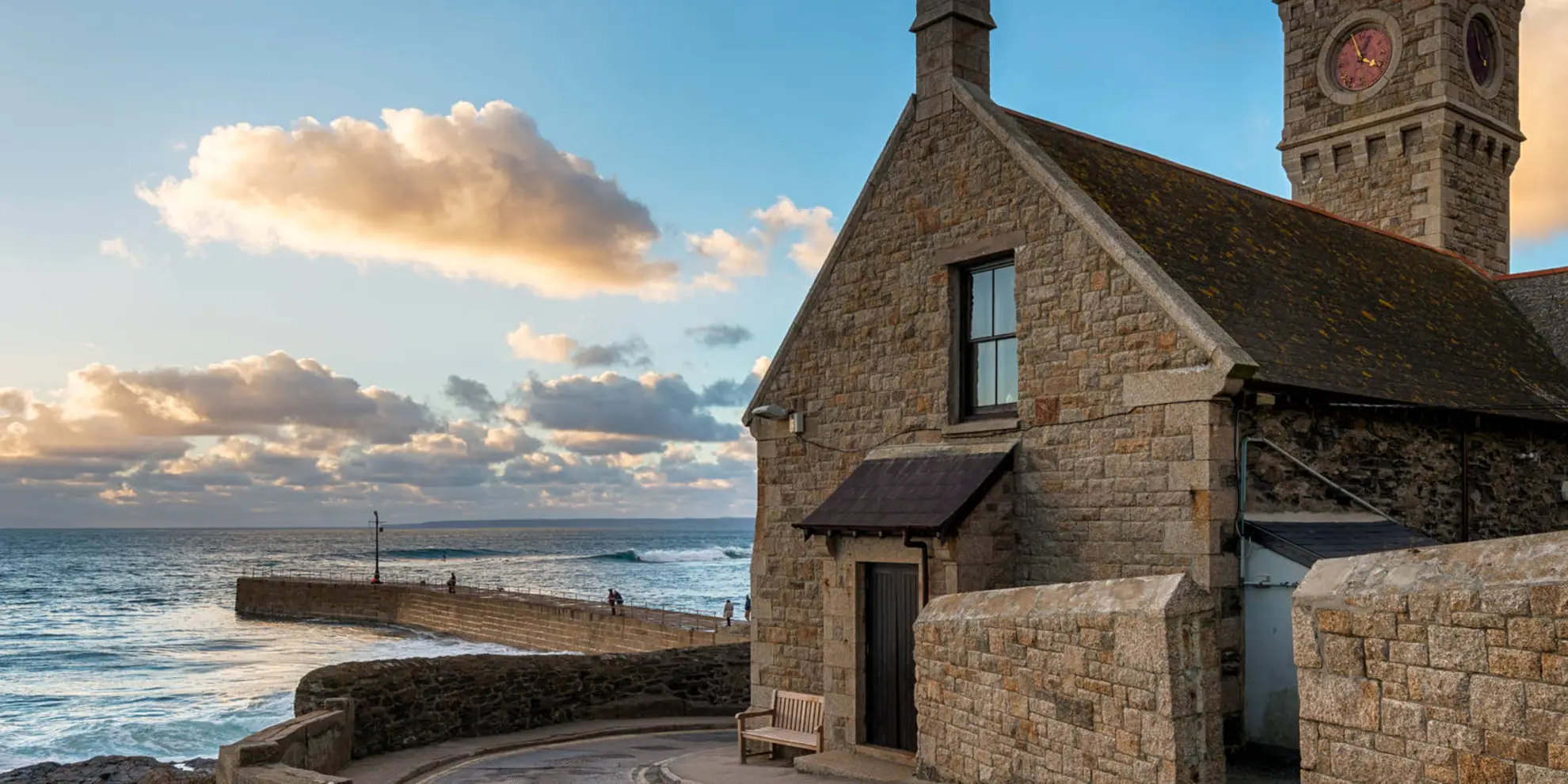 An image depicting the trail Loe Tide at Porthleven Walk and its surrounding area.