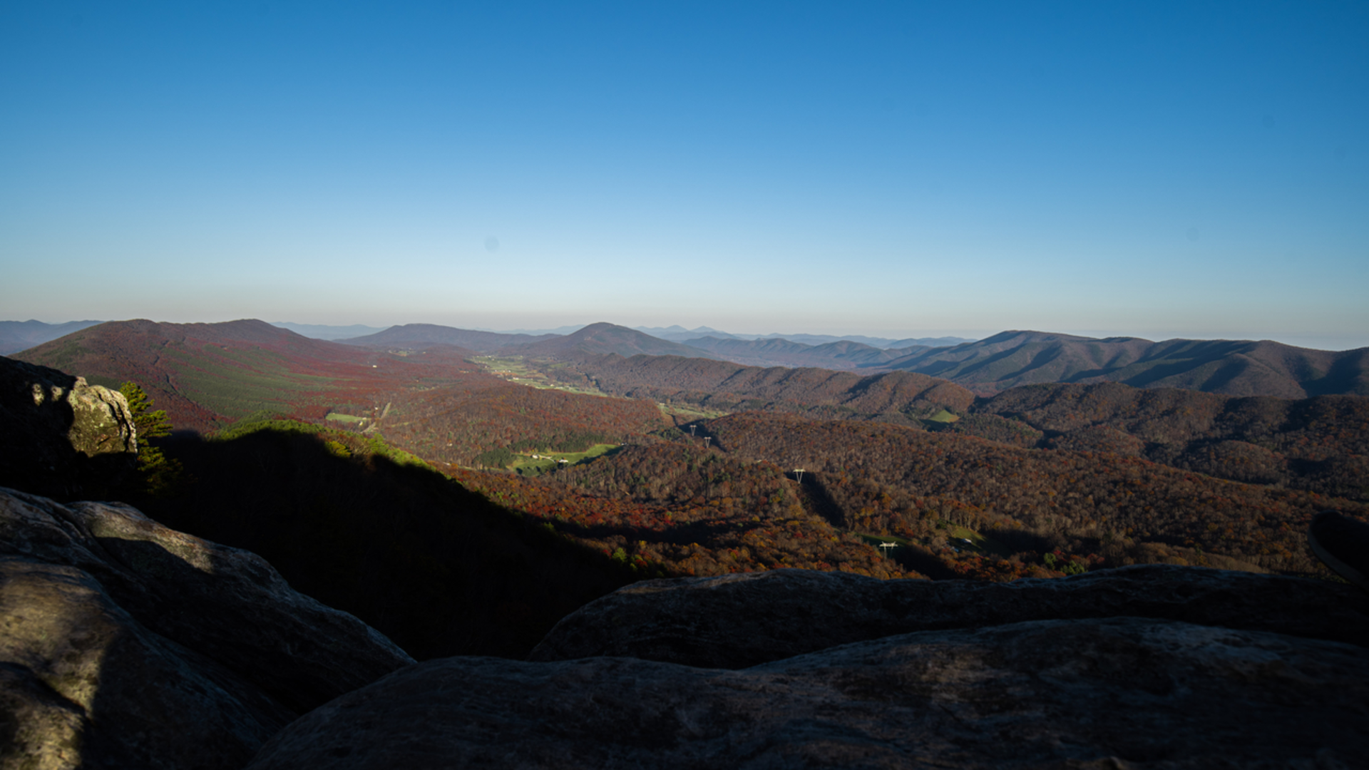 An image depicting the trail Cove Mountain via Dragon's Tooth Side Trail and its surrounding area.