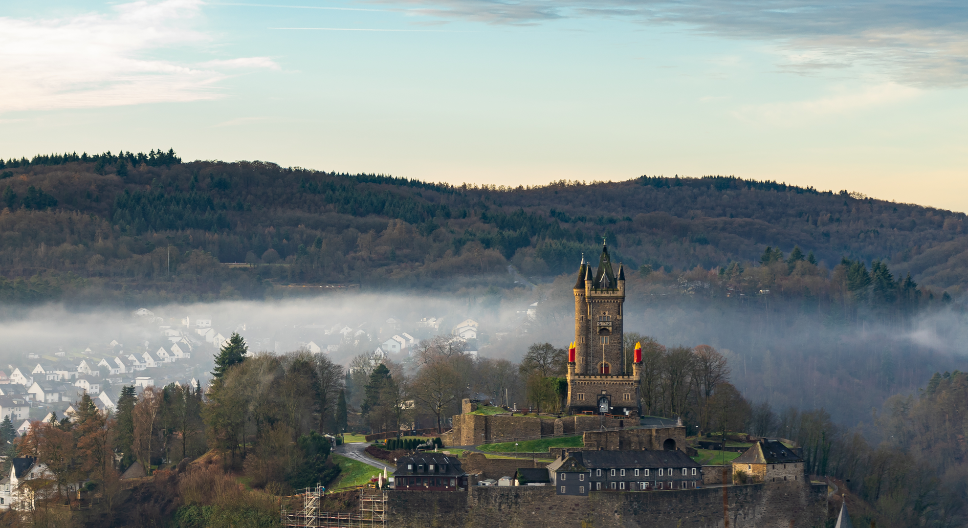 An image depicting the trail Lahn-Dill-Bergland-Pfad and its surrounding area.