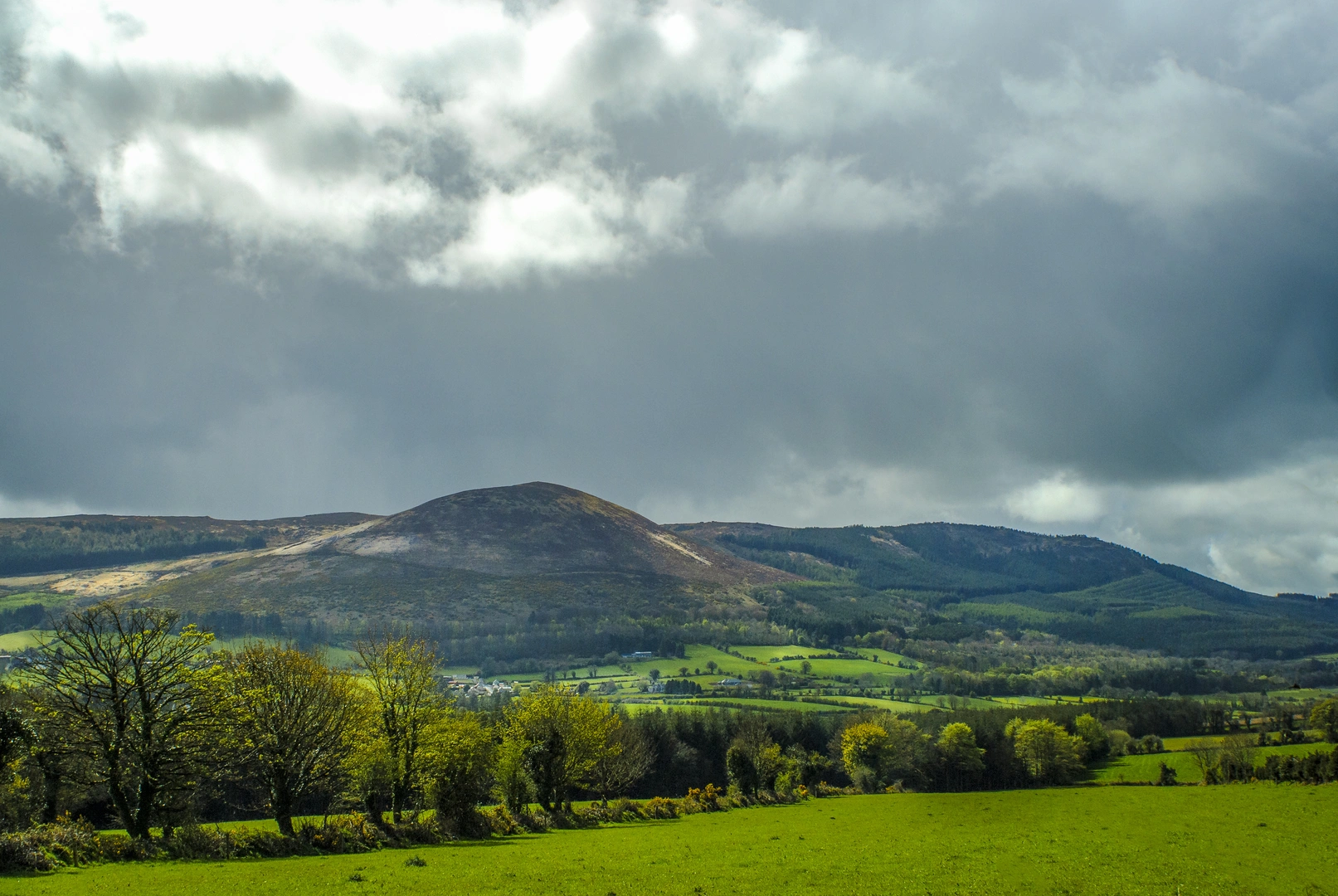 An image depicting the trail Knockcarron - Lakelly Loop and its surrounding area.