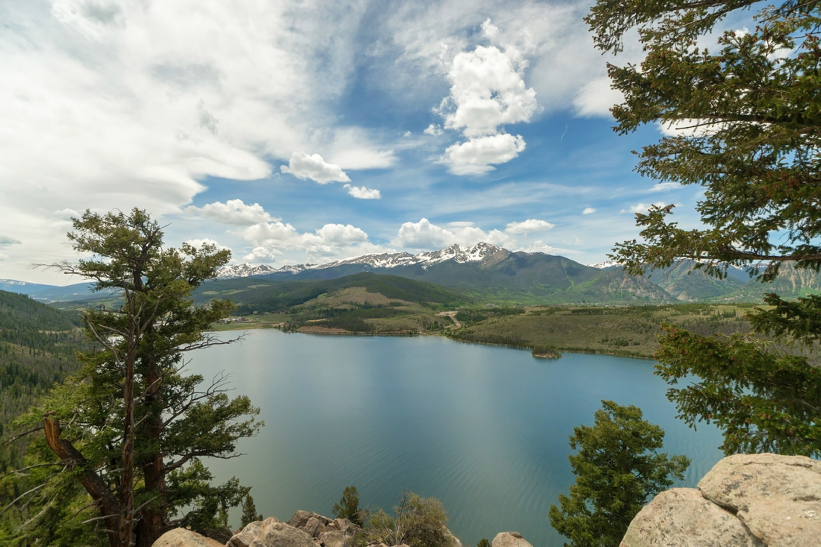 An image depicting the trail Iron Springs Trail and its surrounding area.