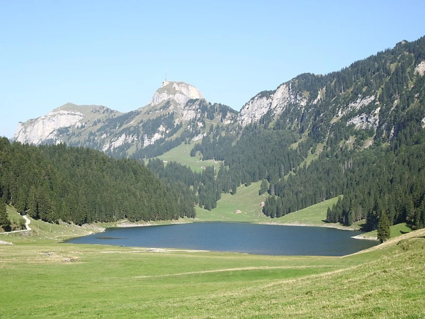An image depicting the trail Brülisau - Rotsteinpass - Wasserauen and its surrounding area.