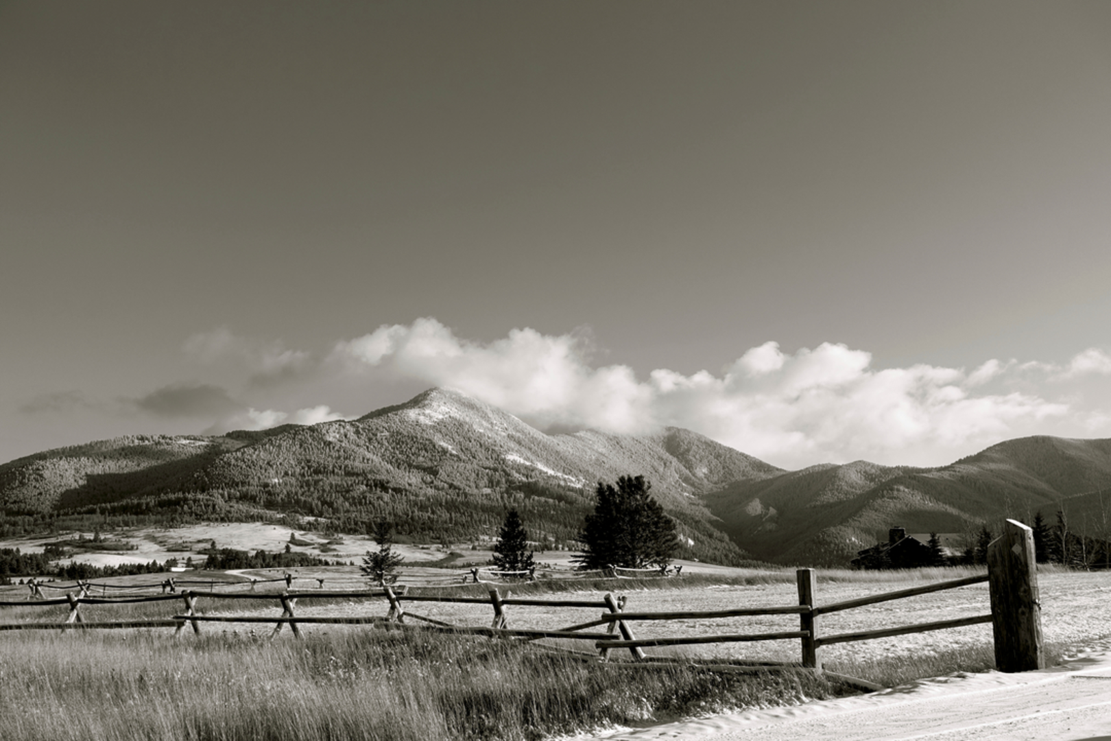 An image depicting the trail Mystic Lake via New World Gulch Trail and its surrounding area.