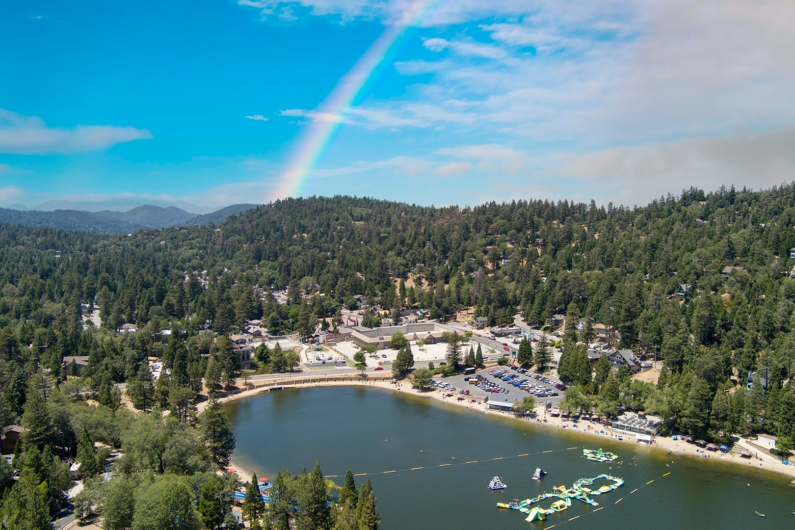 An image depicting the trail Lake Gregory Loop and its surrounding area.