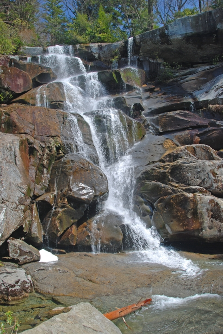 An image depicting the trail Ramsay Cascades Trail and its surrounding area.