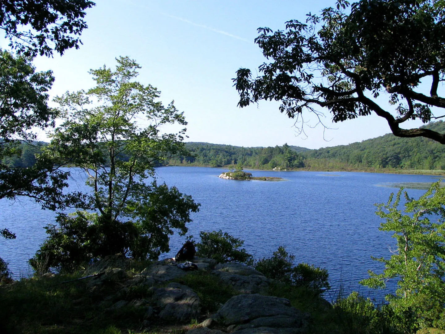 An image depicting the trail Lake Nawahunta and Silver Mine Lake Loop via Appalachian Trail and its surrounding area.