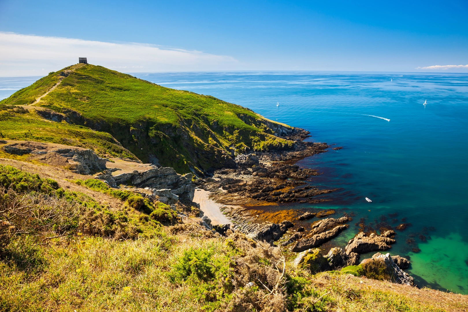 An image depicting the trail Tamar Lake and Headland Chapel Walk and its surrounding area.