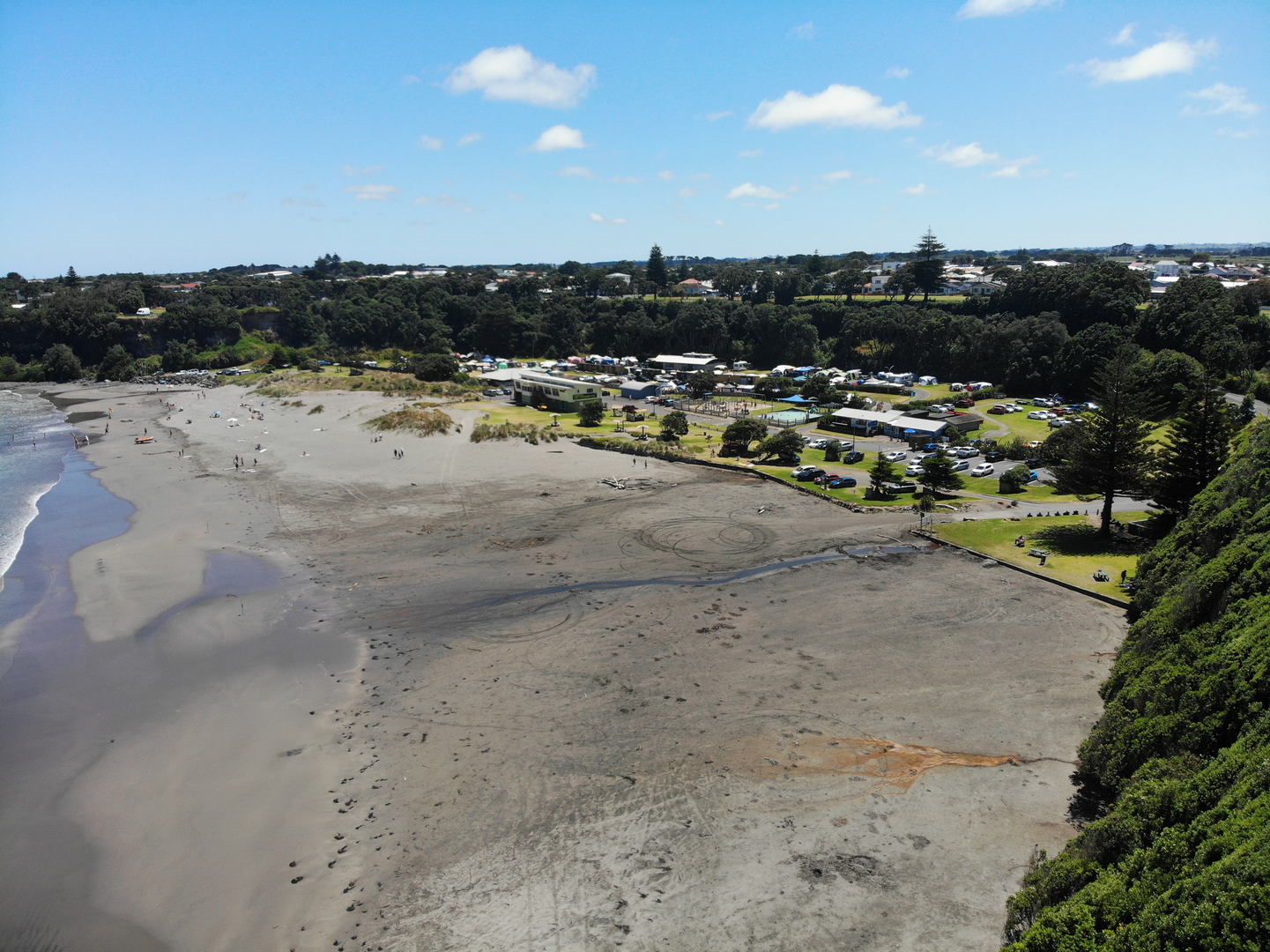 An image depicting the trail Ōpunakē Lake Trail and its surrounding area.