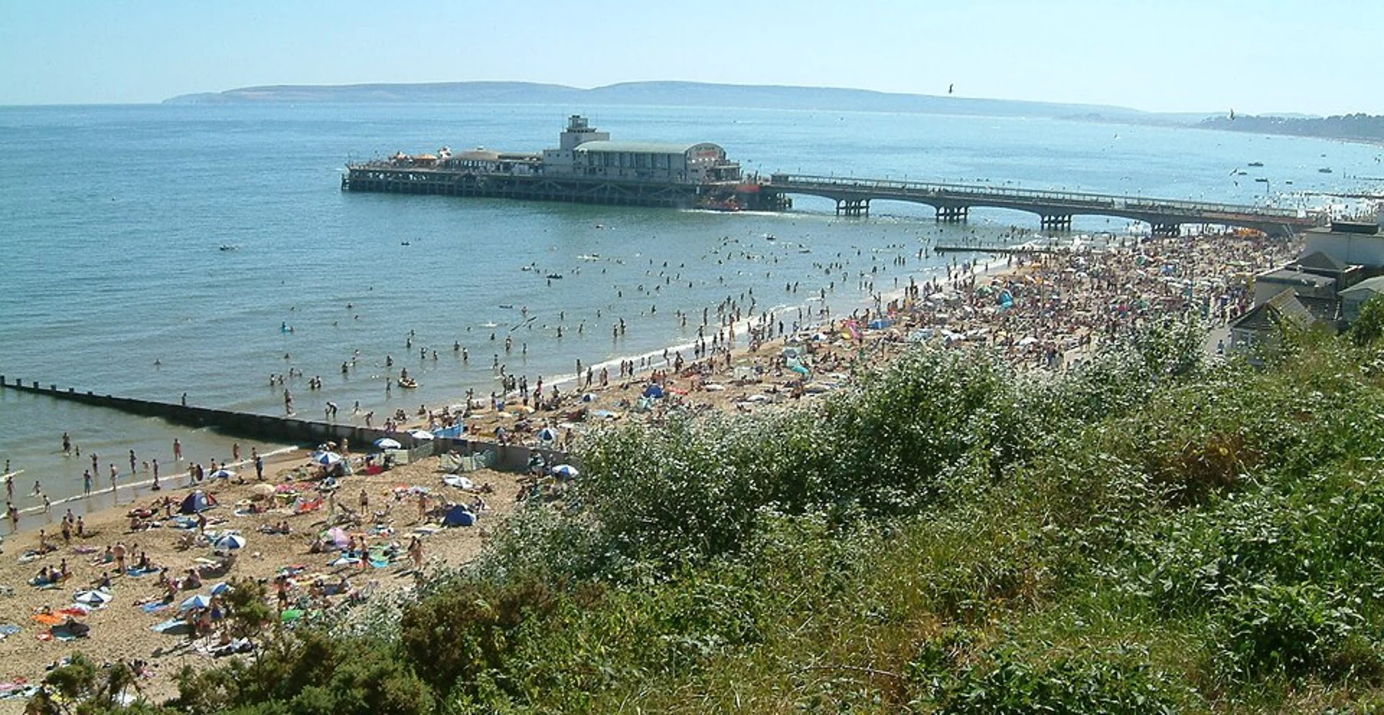An image depicting the trail Hengistbury to Sandbanks Walk and its surrounding area.